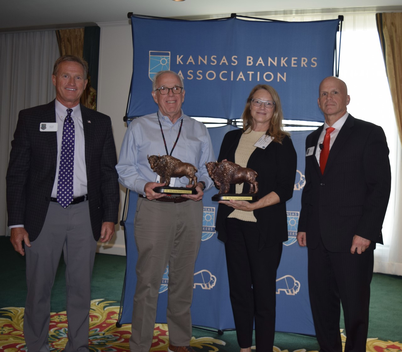 Karesa Harrison receives the FLINT Factor Award on behalf of Farmers Bank & Trust.